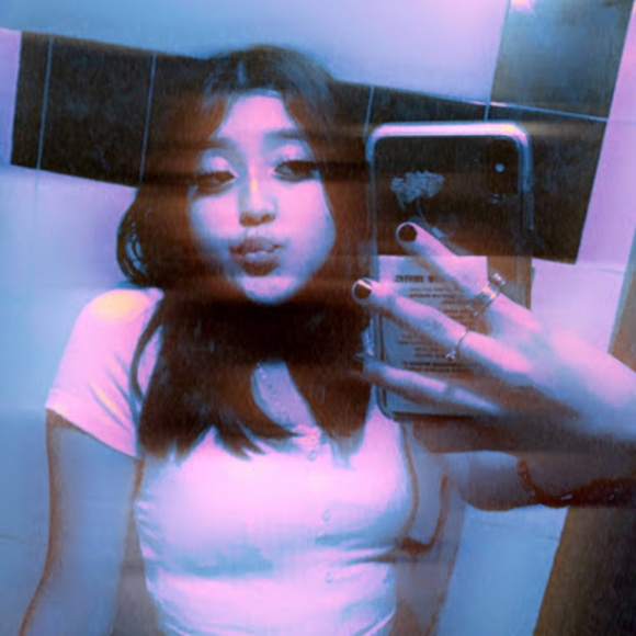 Meet your Posher, Paola - Picture 1 of 1